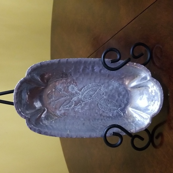 FARBERWARE BERRIES BUDS N LEAVES DISH STAMPED BKLY ALUMINUM - Picture 5 of 6